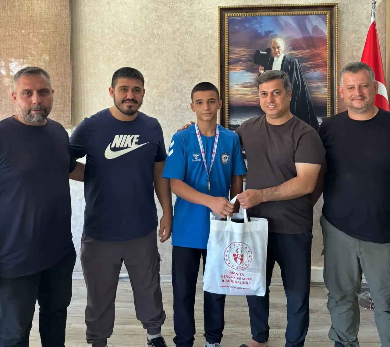 Manisa'nın gururu Ankara'dan altın madalyayla döndü: Şampiyonun adresi makam oldu