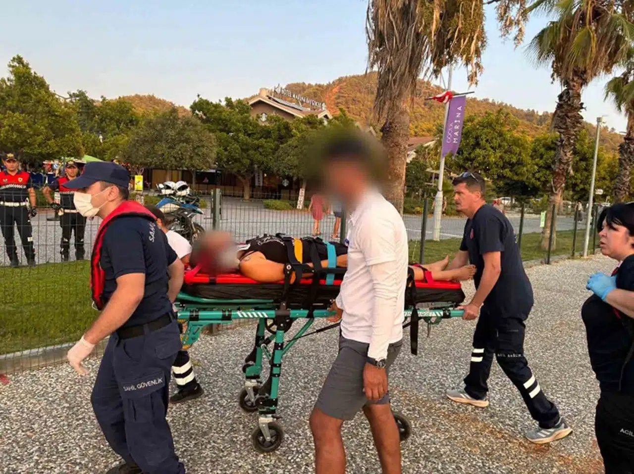 Fethiye açıklarında acil durum: Yaralı şahıs için zamana karşı yarış