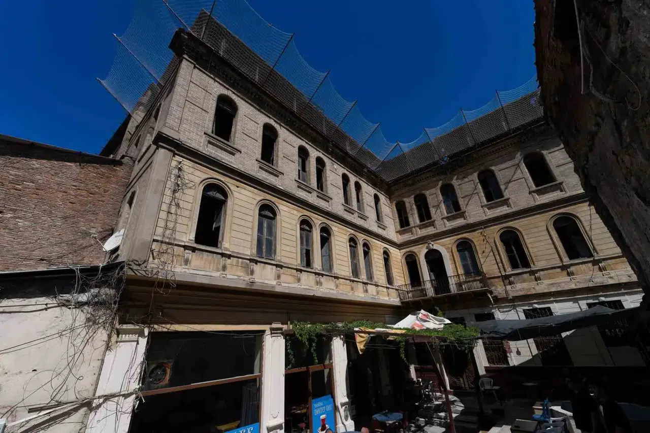 Basmane’nin hafızası gün yüzüne çıkıyor: Emniyet Oteli’nde restorasyon dönemi