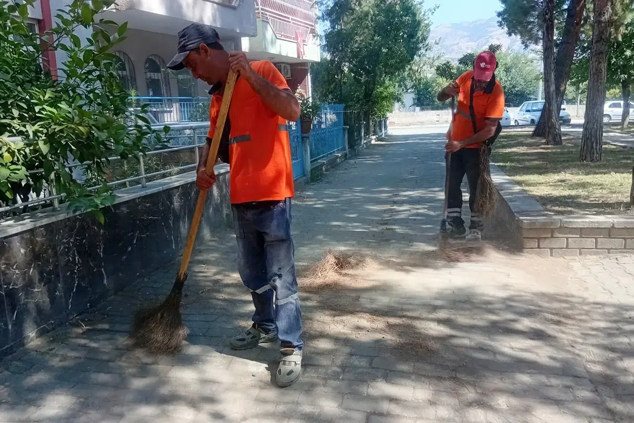 Efeler’de temizlik seferberliği: Sanayi ve mahalleler pırıl pırıl oldu