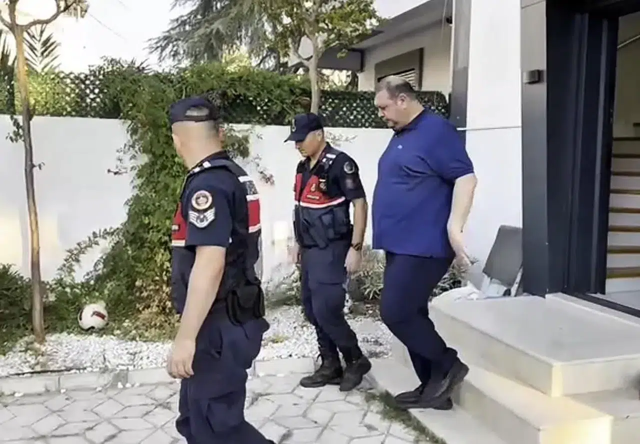 Menderes Belediye Başkanı İlkay Çiçek’ten şok ayrılık kararı: İhraç sürecine sert tepki