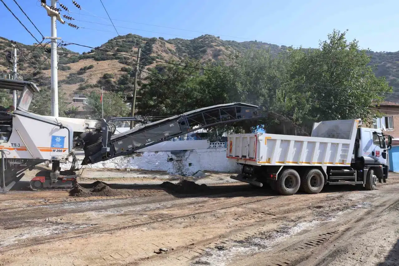 Karabağ Yolu’na Konforlu Dokunuş: Genişletme ve Sathi Kaplama Çalışması Başladı