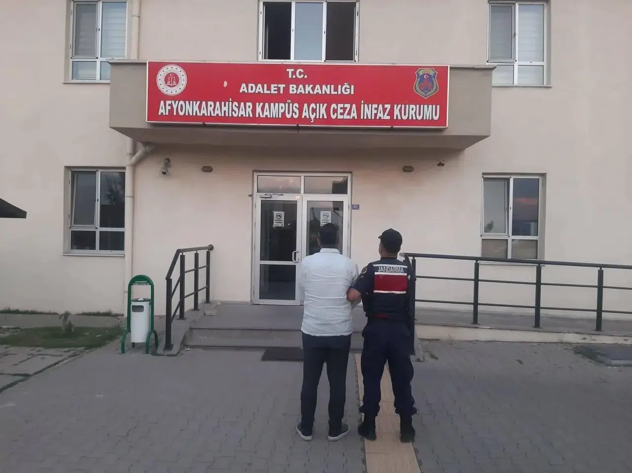 Afyonkarahisar'da Jandarma Operasyonu: 28 Firari Bir Haftada Yakalandı, 15'i Tutuklandı
