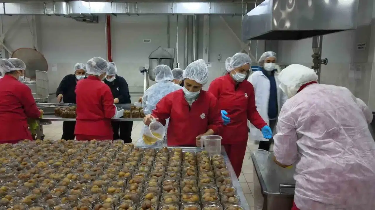 Efeler’in Üretim Ağı Büyüyor: Kadın Eliyle Hazırlanan Lezzetler Dünya Mutfağında