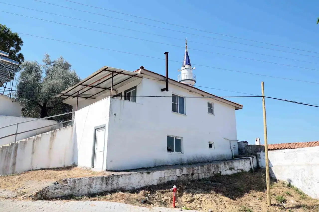 İmamın lojmanından çıkanlar şoke etti: 11 yıllık görev yerini çöp eve çevirmiş