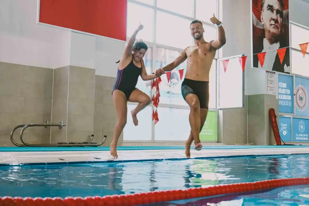 Pınarbaşı Havuzu'nda engel tanımayan kulaçlar: Özel sporcular hayata karışıyor