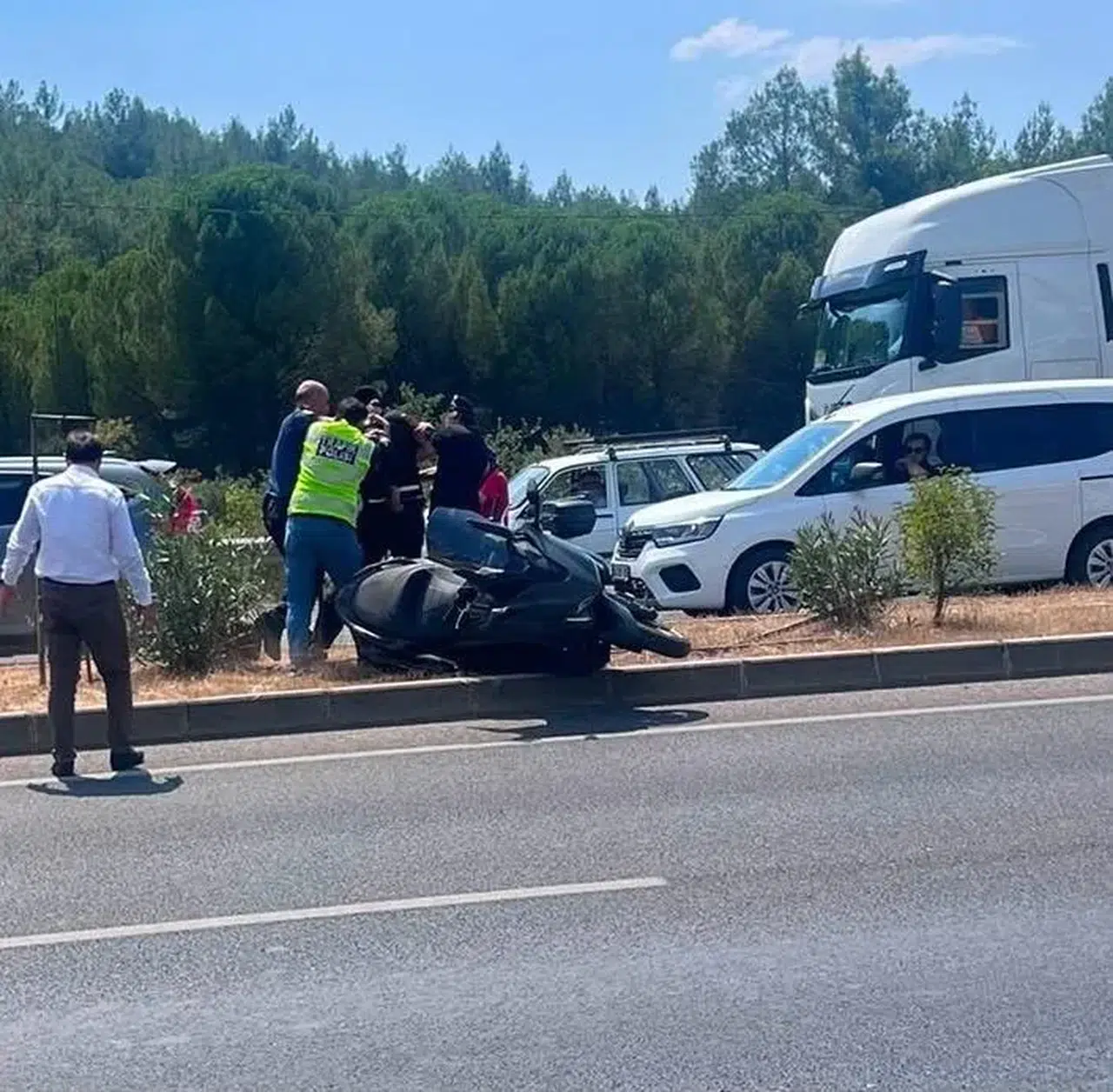 Menteşe’de Polis Kovalamacası: Motosikletli Gözcü ve Otomobildeki 2 Şüpheli Tutuklandı