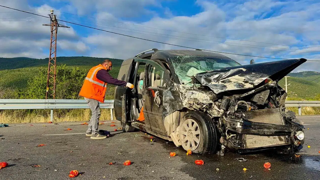 Afyonkarahisar'da acı bilanço: Kavşaktaki feci çarpışma can aldı