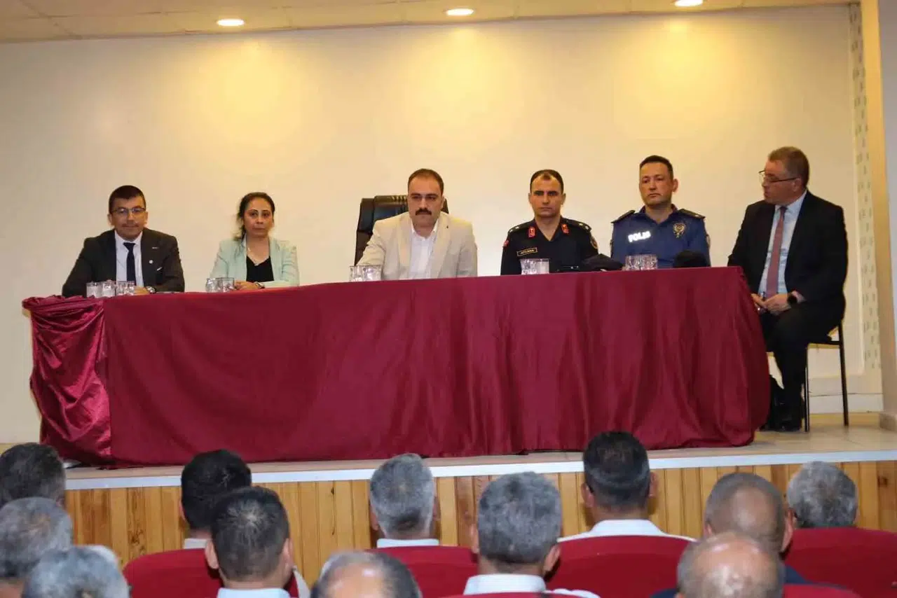 Karacasu’da çözüm odaklı zirve: Muhtarlar mahallelerin nabzını tuttu