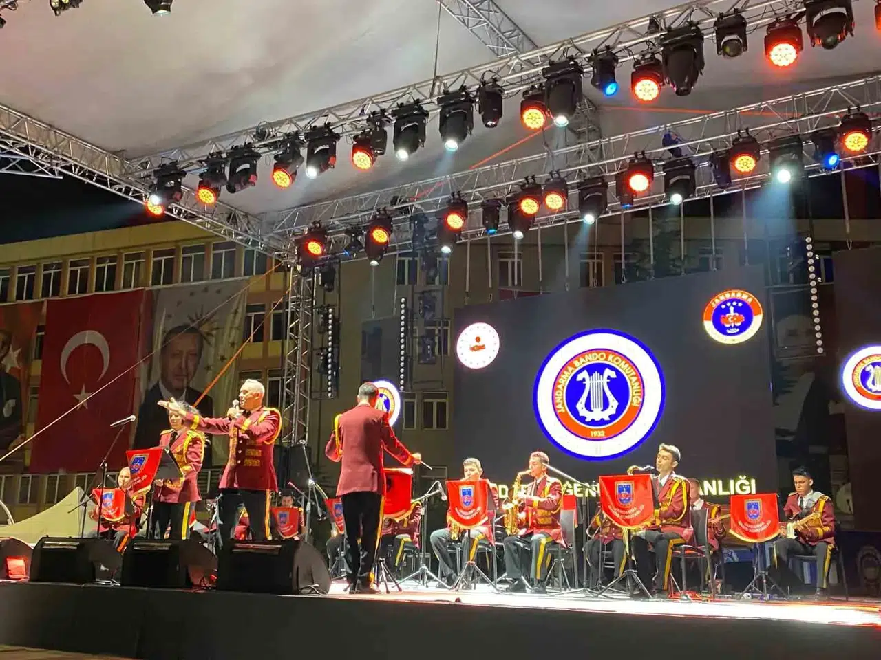 Zafer Haftası'nda Afyonkarahisar'da coşku: Jandarma bandosundan unutulmaz bir gece