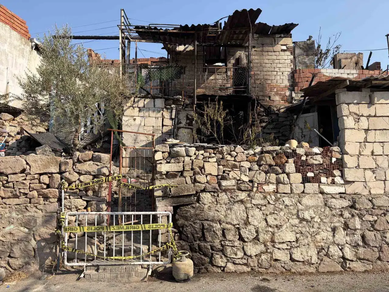 Çiğli’de yürek yakan veda: Doğum gününe sayılı günler kala hayata veda ettiler