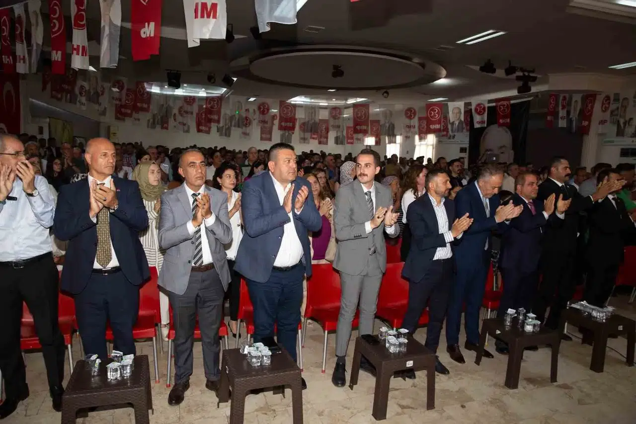 Sarıgöl MHP’de bayrak değişimi: Ahmet Serdar Dikmen dönemi resmen başladı