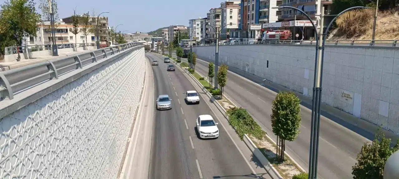 İzmir yollarında hareketlilik: Temmuz ayında binlerce yeni araç trafiğe çıktı