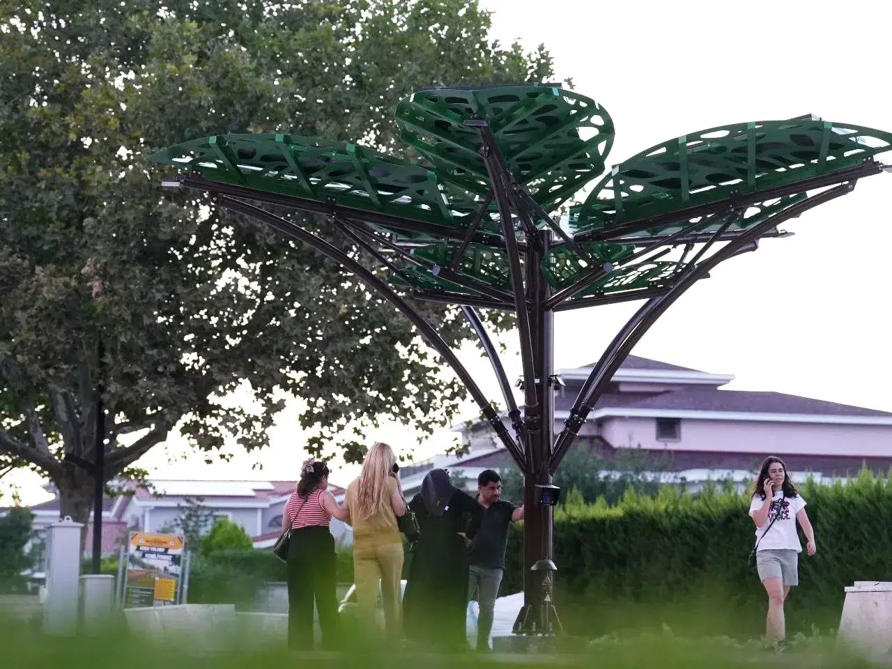 Denizli’de Güneş Enerjisi Artık Parklarda: Koşu Yolu’na Teknolojik Dokunuş