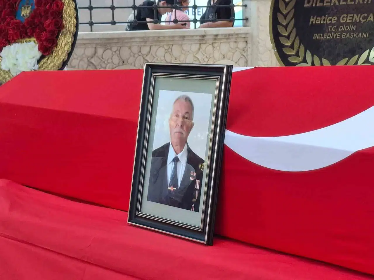 Didim'de hüzünlü veda: Kıbrıs Gazisi Hayrettin Elik son yolculuğuna uğurlandı