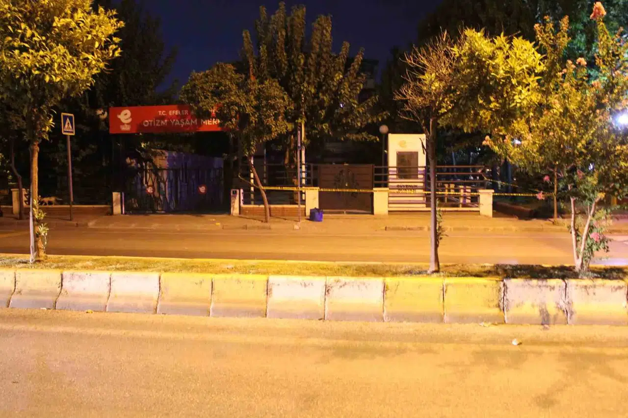 Gece Yarısı Otobüs Durağında Şüpheli Çanta Panik Yarattı