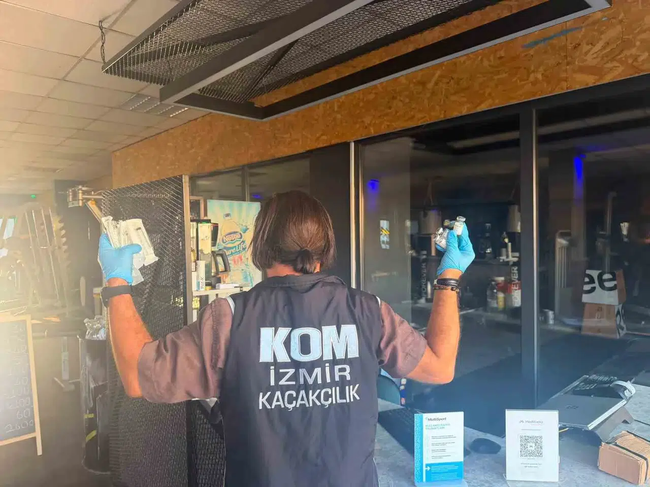 Kas yapma hayali kabusa dönüşüyordu: İzmir'de milyonluk kaçak ilaç şebekesine baskın