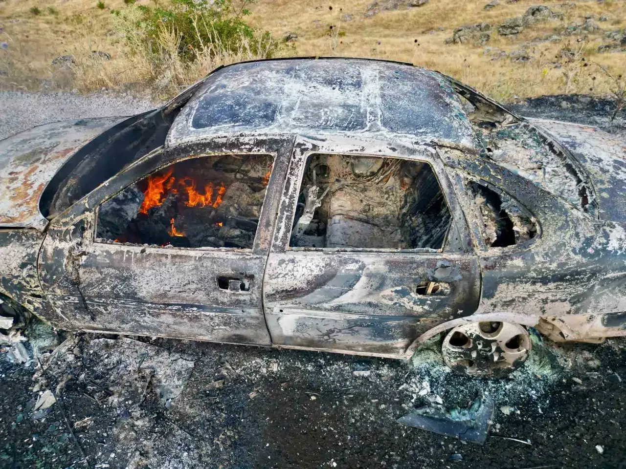 Afyonkarahisar’da korku dolu anlar: Seyir halindeki otomobil alev topuna döndü