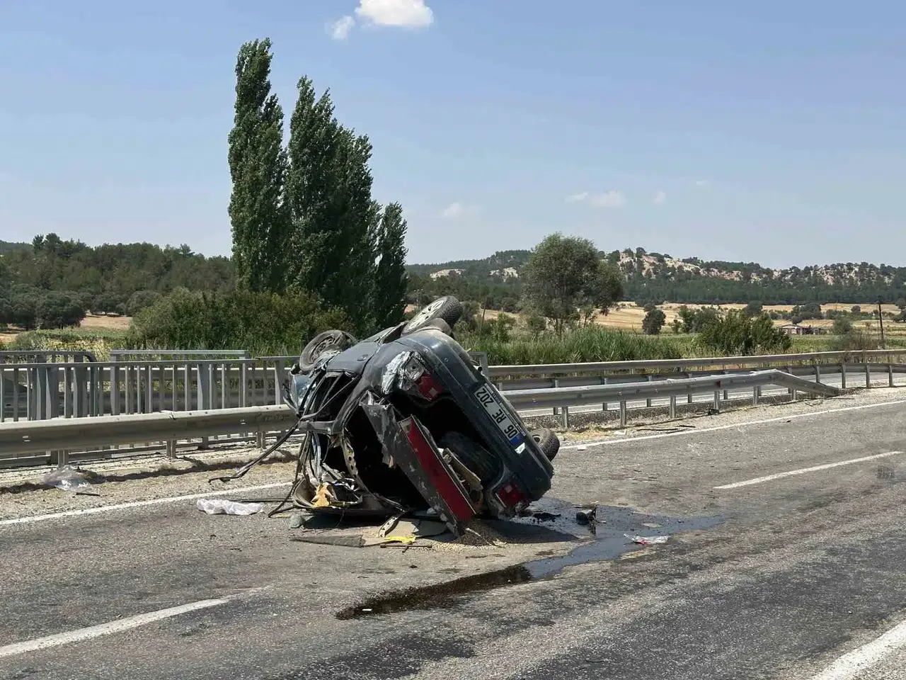 Uşak’ta dehşet anları: Kontrolden çıkan araç taklalar atarak karşı şeride uçtu