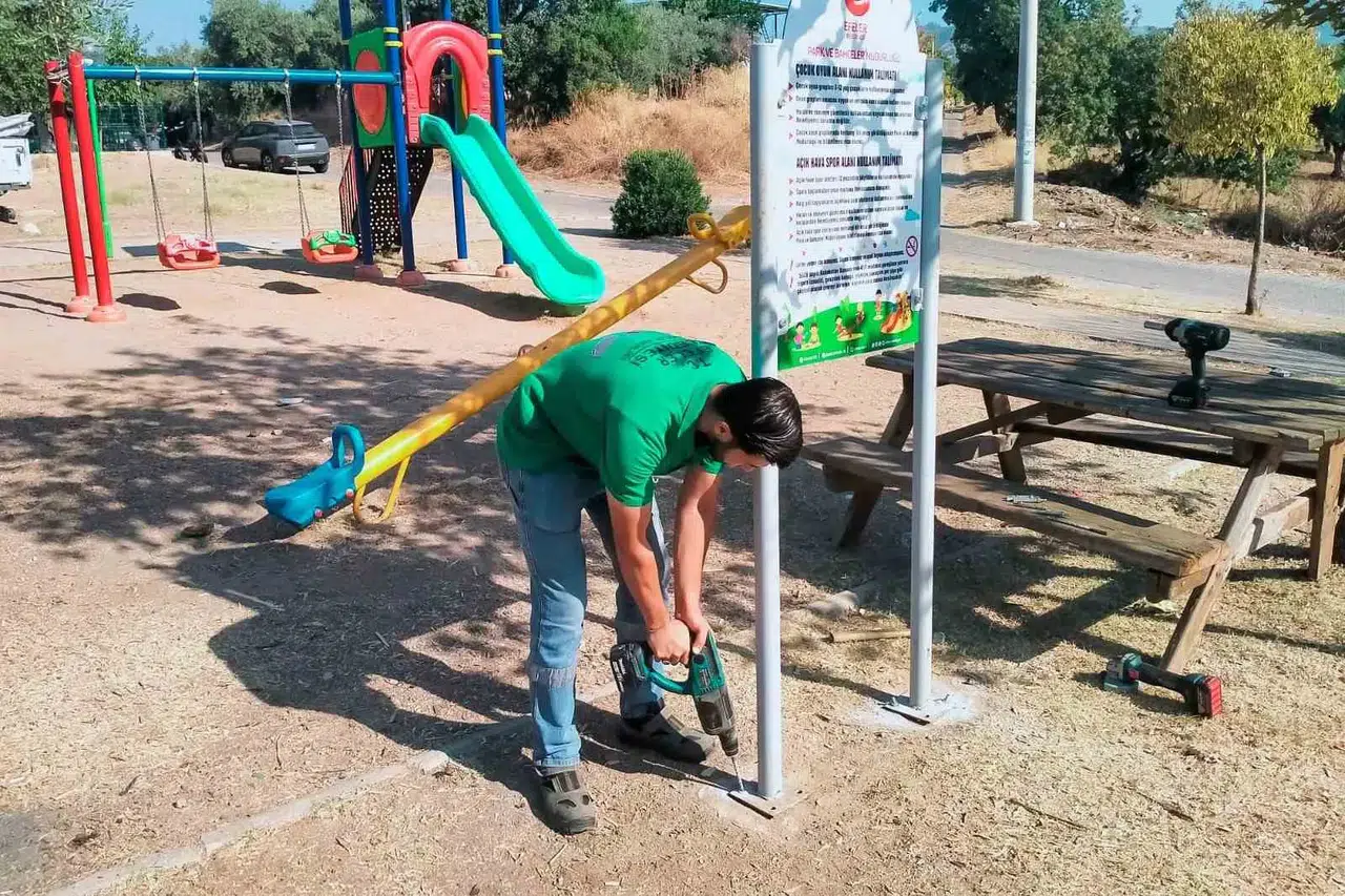 Efeler’de çocukların oyun keyfi yarıda kalmıyor: Parklar baştan aşağı yenilendi