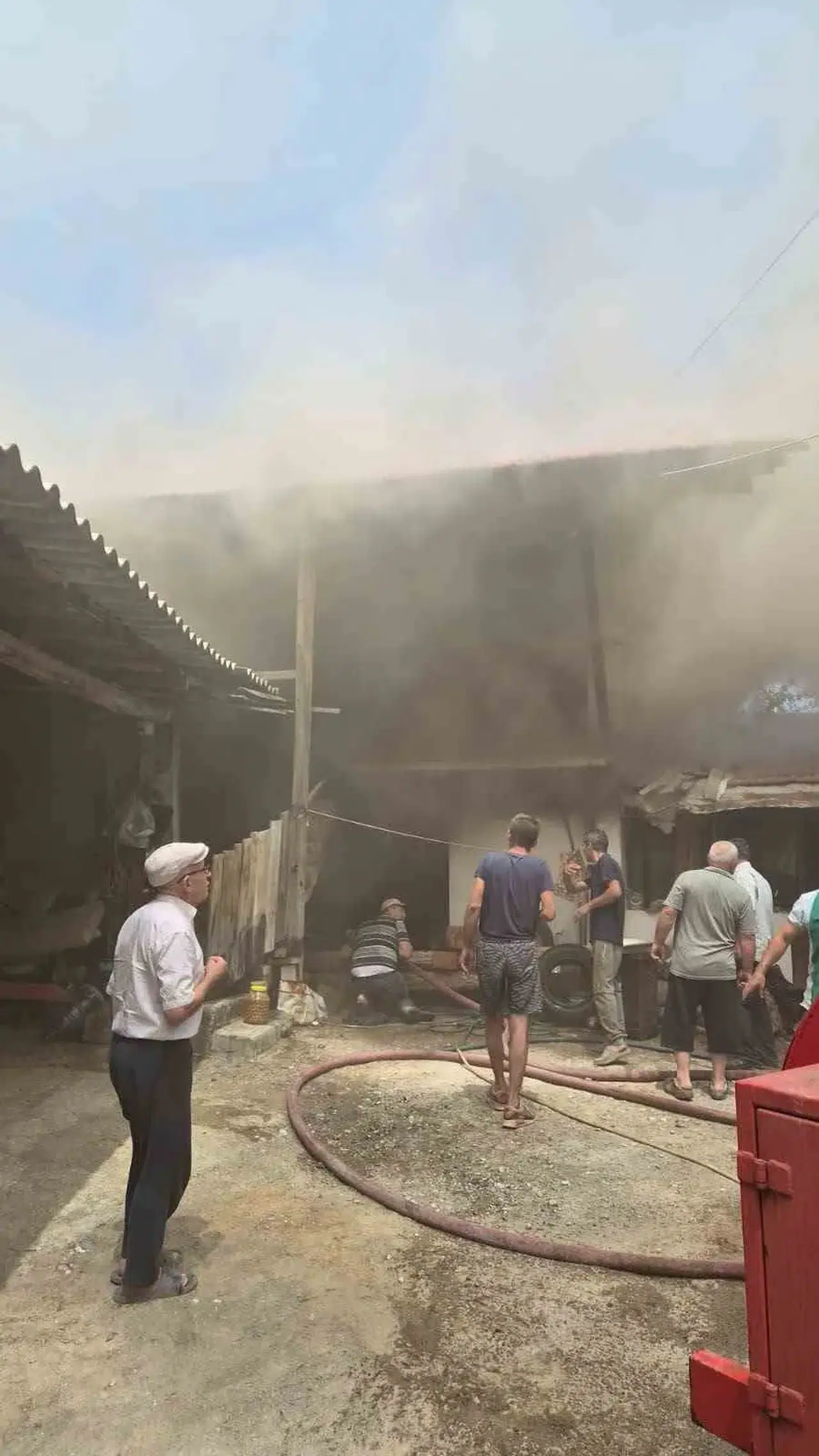 Menteşe’de korkutan yangın: Ekipler alevlere karşı zamanla yarışıyor