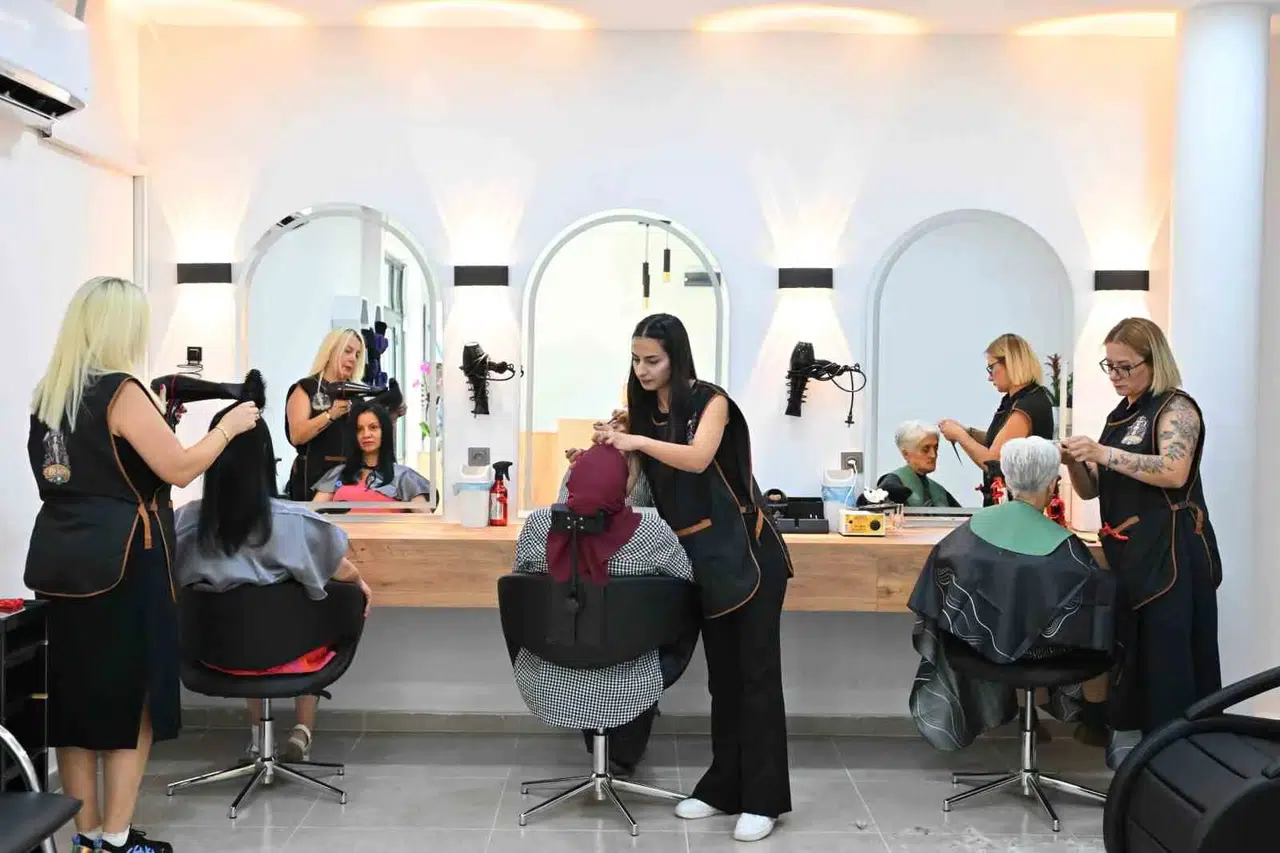 Manisa'da emekliler için yeni dönem: Kişisel bakım hizmeti artık belediye güvencesinde