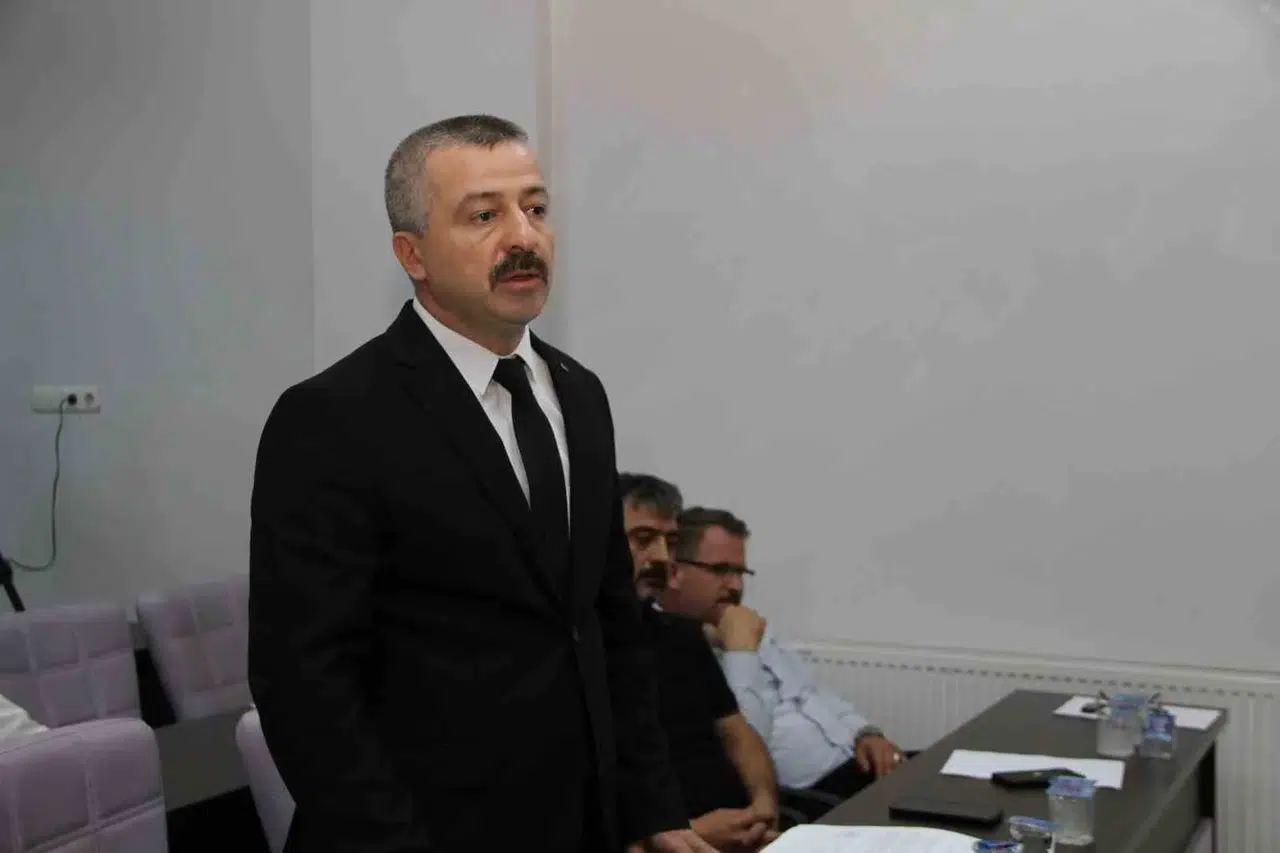 Kula’da çiftçinin su çilesi meclis duvarına çarptı: Rapor hazır ama gündem dışı