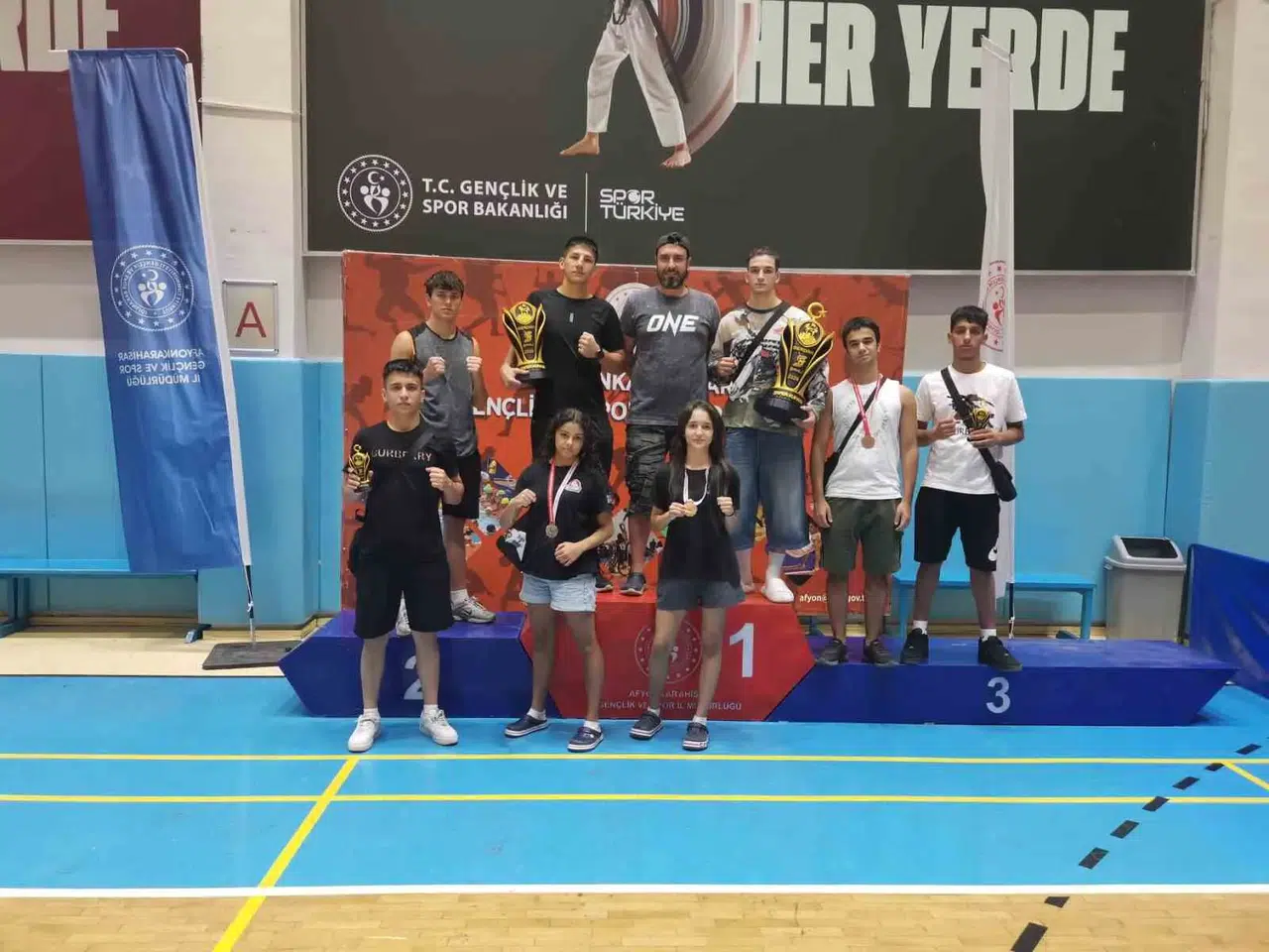 Afyon’da Aydın rüzgarı: Ringin tozunu attırdılar