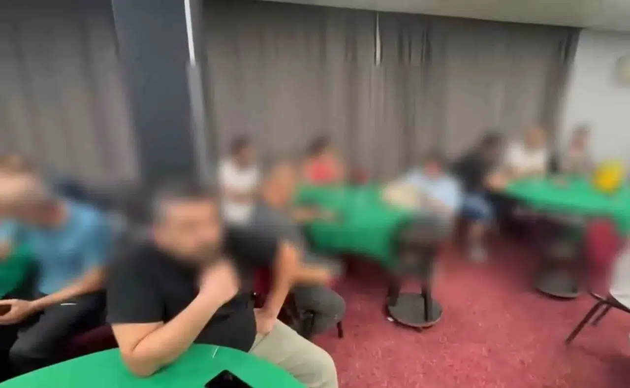Düğün salonunda şaşkına çeviren gizli bölme: Elektrik düğmesiyle açılan kumarhane