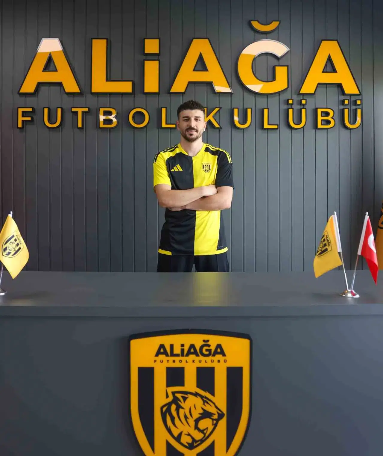 Aliağa FK’da kanat operasyonu: Yeni transfer geldi, tecrübeli isimle vedalaşıldı