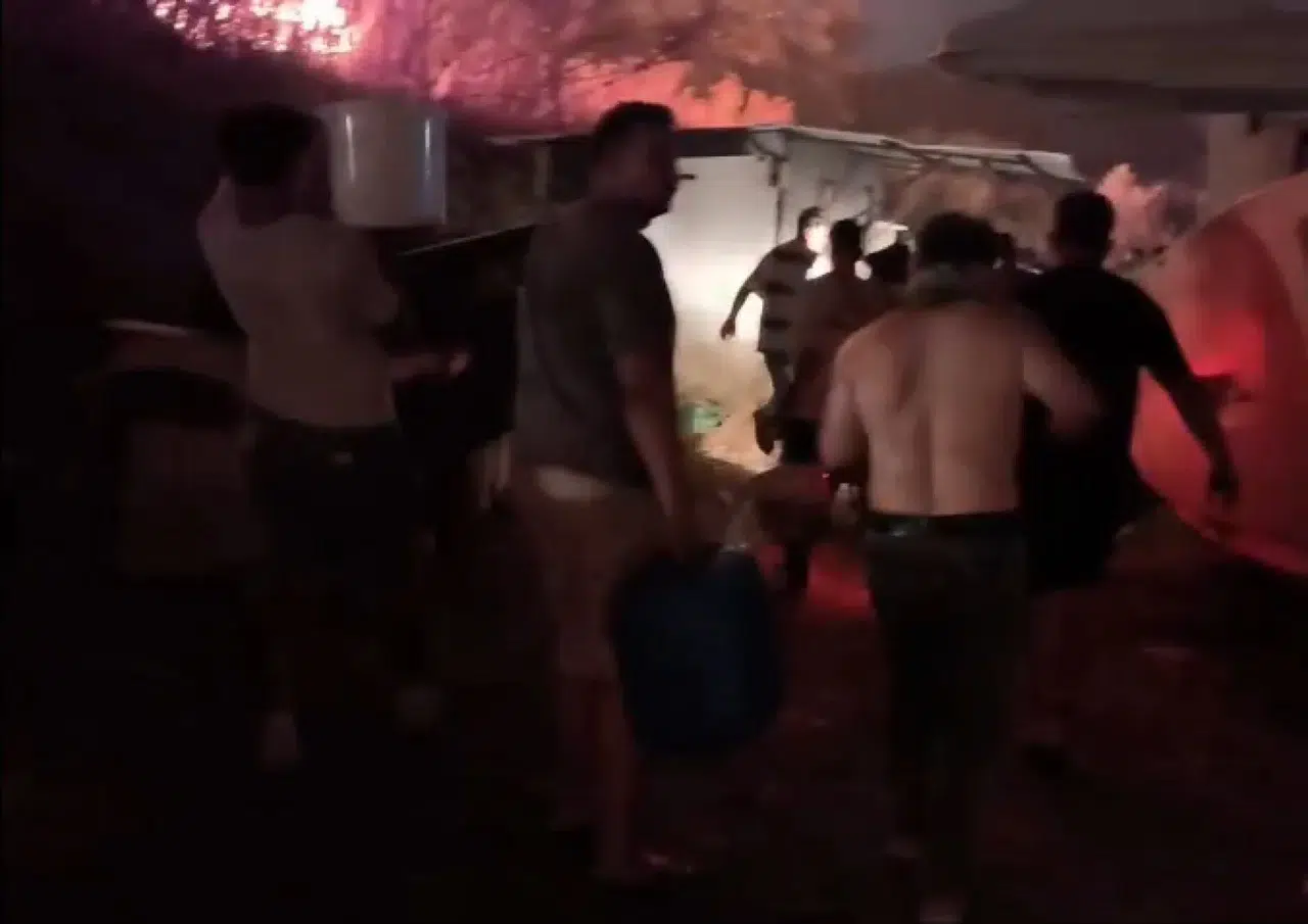 Fethiye’de Alevlere Karşı Ortak Mücadele: Ellerinde Kovalarla Yangına Koştular