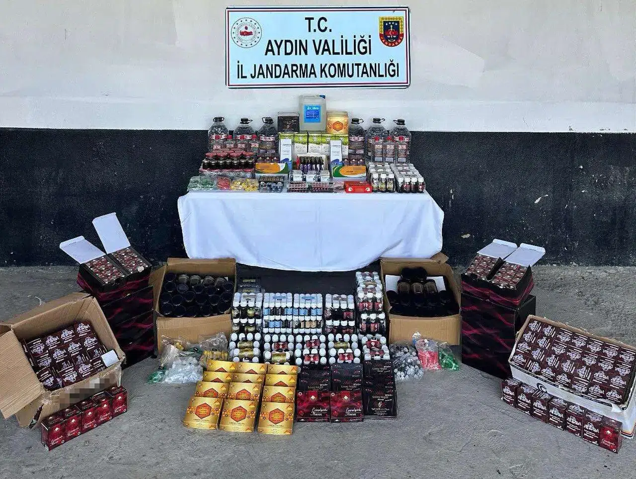 Söke’de sahte içki ve kaçak ilaç baskını: İki gözaltı, 4 milyonluk vurgun