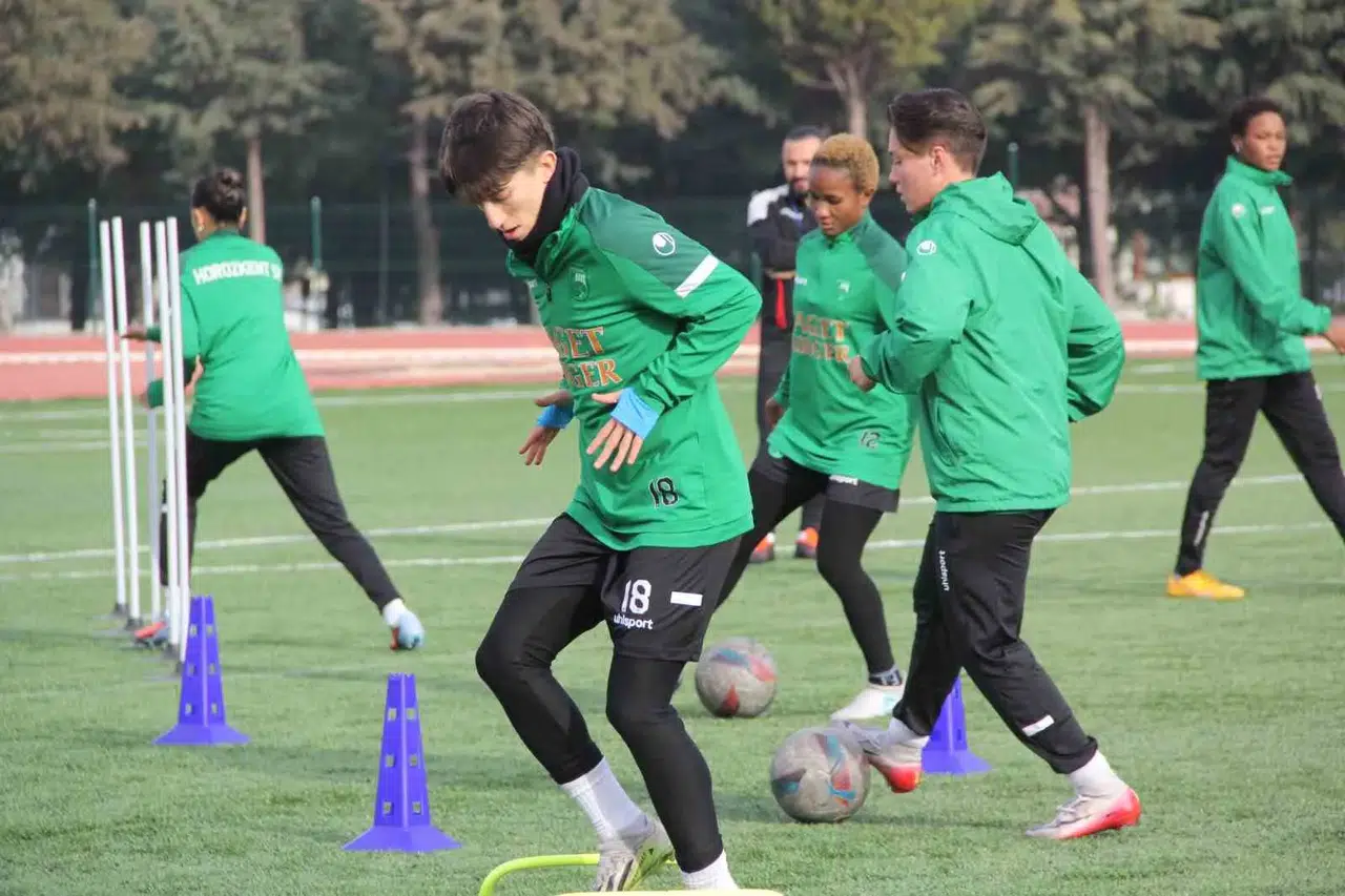 Denizli'nin gururu sessiz çığlık atıyor: Kadın futbolunun kalesi kapanmanın eşiğinde