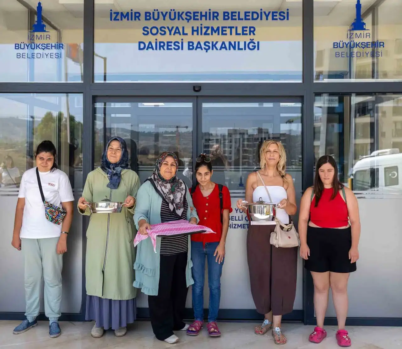 Yurdoğlu’nda mutfak bereketi: Anneler hem dertleşiyor hem de sofralarını kuruyor