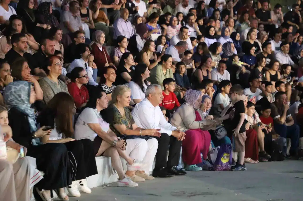 Seyirtepe’de müzik ve dans rüzgarı: Turgutlu gençlik için buluştu