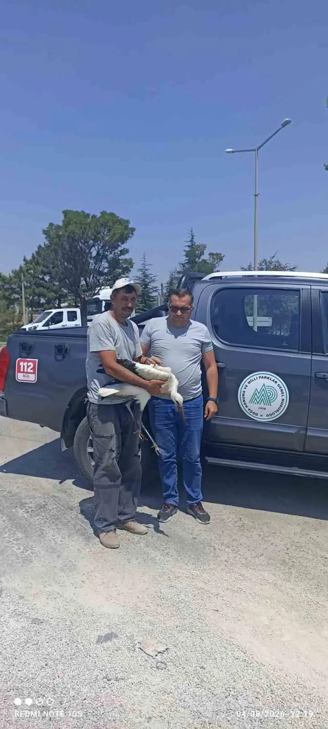 Doğanın sessiz çığlığına duyarsız kalmadılar: Yaralı leylek emin ellerde