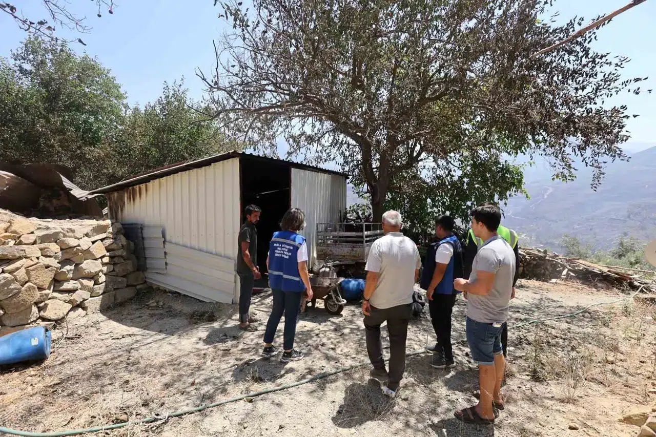 Seydikemer’de yangın mağdurlarına Büyükşehir eli uzanıyor