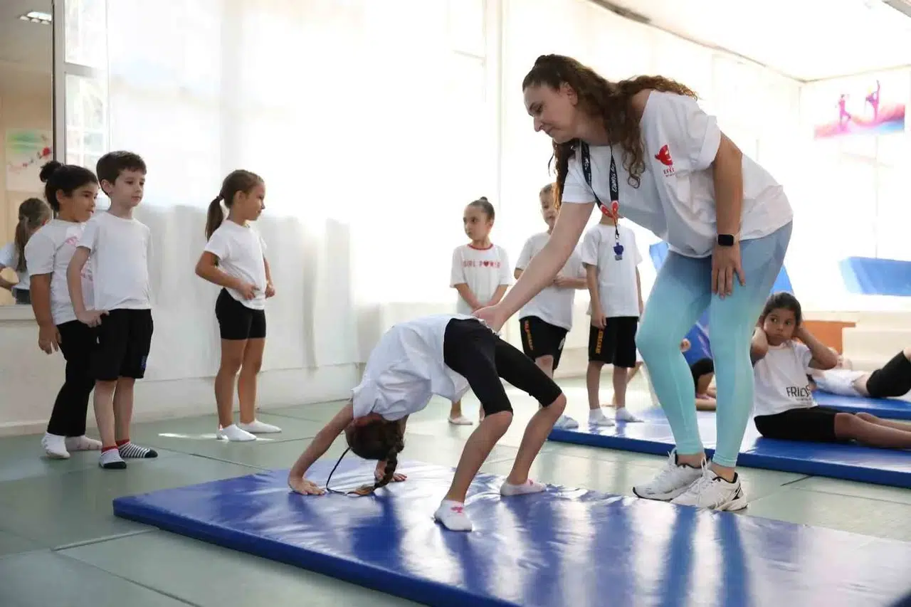 Efelerli minikler tatili sporla taçlandırıyor: Jimnastik salonunda enerji dolu anlar