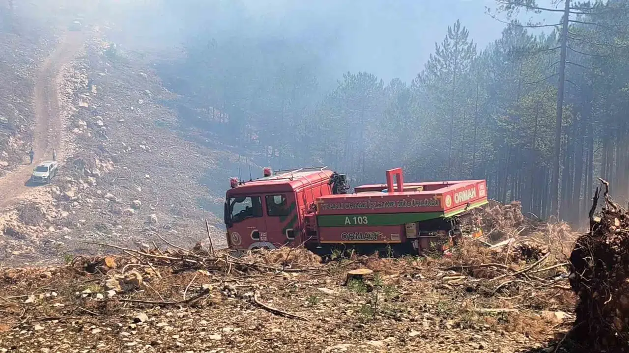 Yılanlı’da Alevlere Hızlı Müdahale: Yangın Büyümeden Söndürüldü