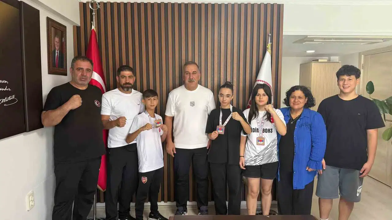 Aydınlı eldivenlerden büyük zafer: Ringde fırtına gibi estiler