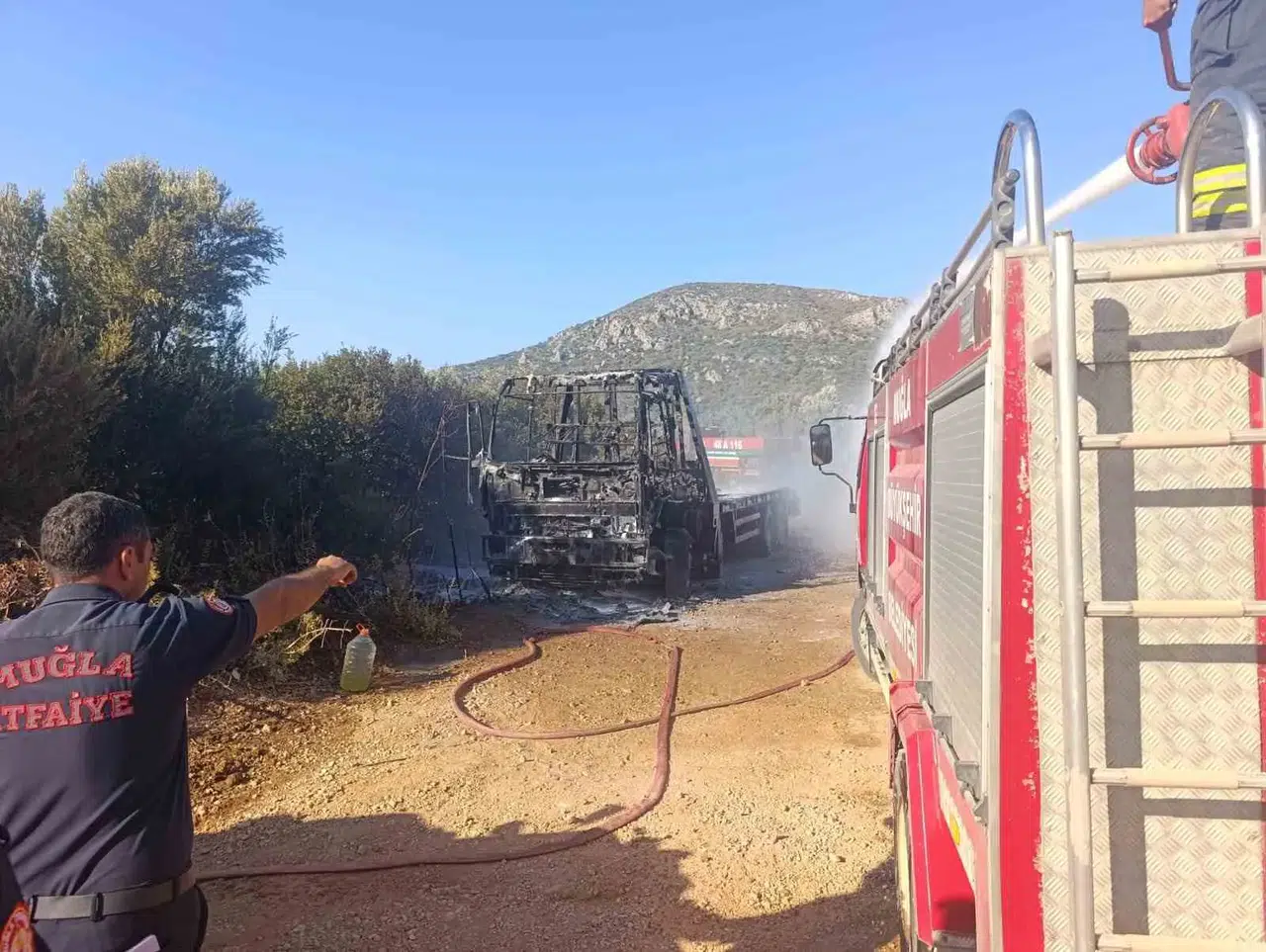 Datça’da Kamyonet Alevlere Teslim Oldu: İki Şüpheli Cezaevinde
