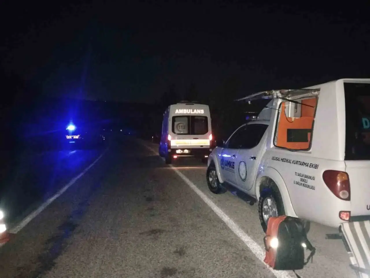 Çal’da Gece Saatlerinde Kaza: Yabani Hayvana Çarpıp Takla Attı, Sürücü Ortada Yok