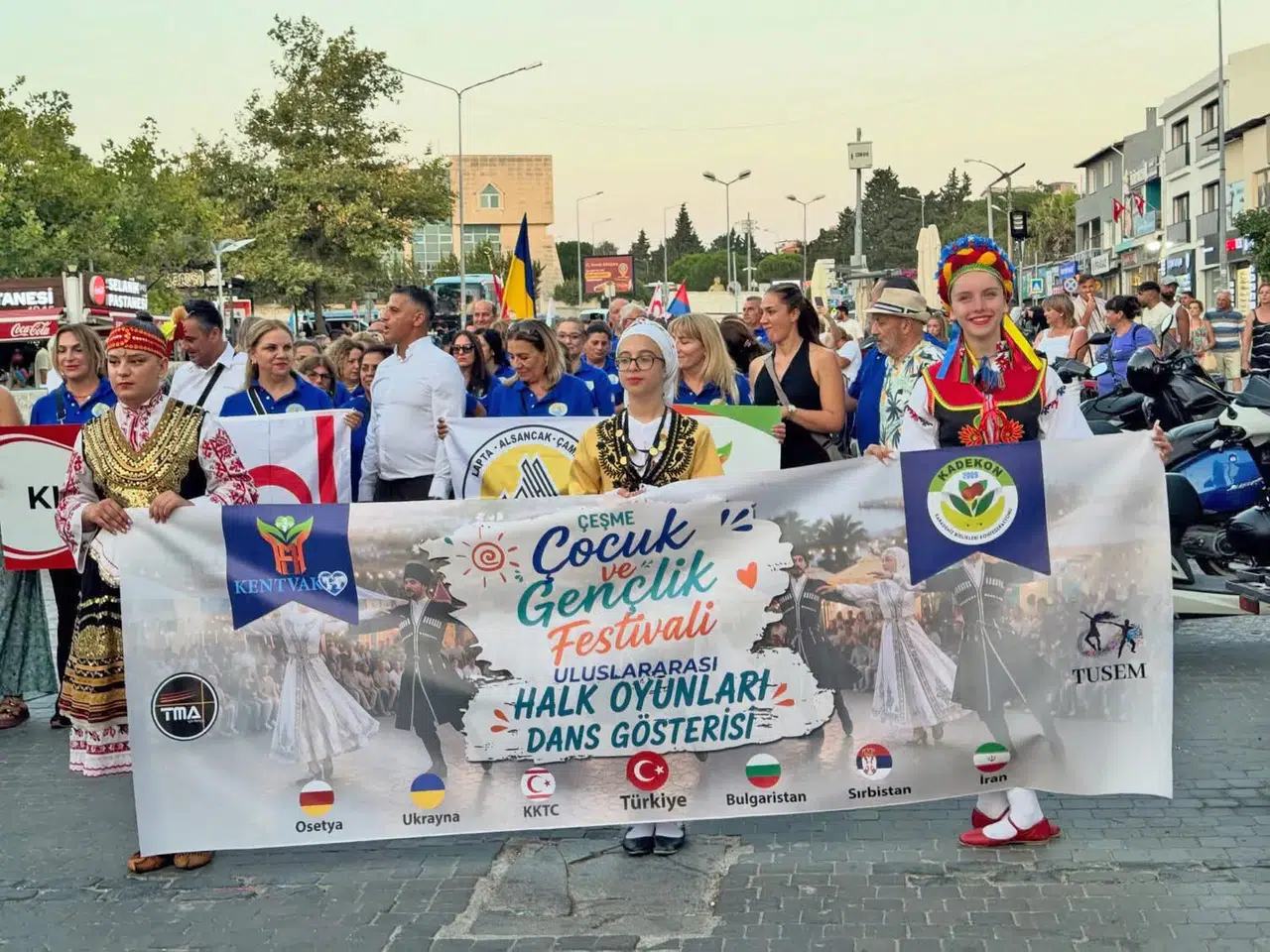 Çeşme’de dansın evrensel dili: Dokuz ülkenin ritmi Ege’de yankılandı