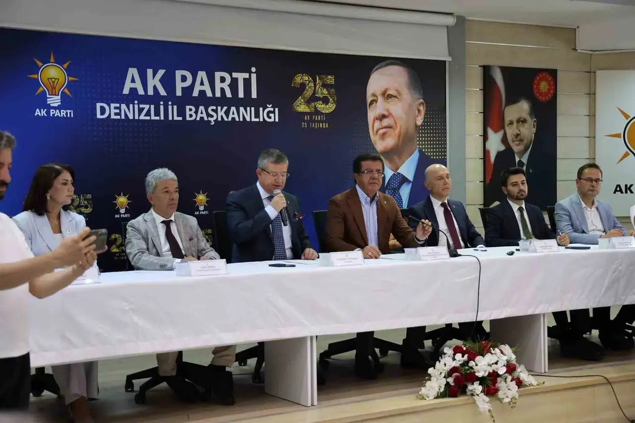 AK Parti Denizli'de çeyrek asır gururu: Milletin emanetiyle geleceğe yürüyoruz