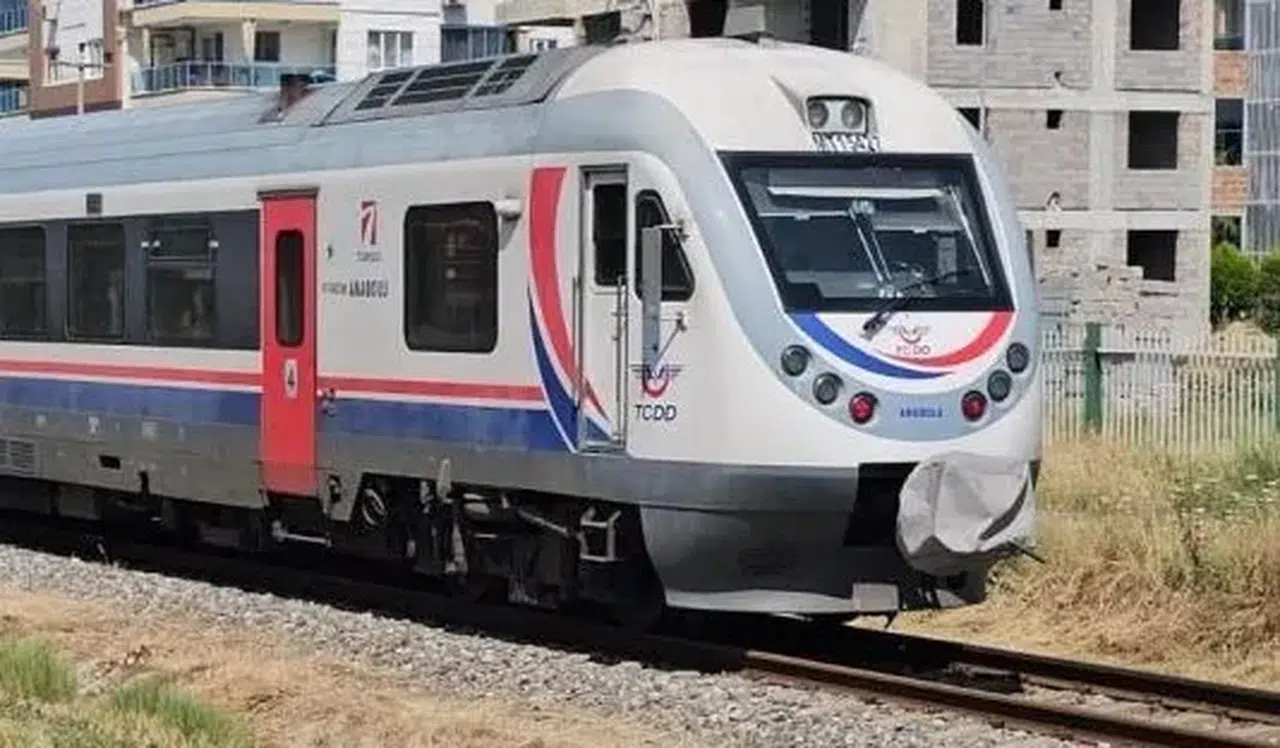 Söke'de korkunç kaza: Raylarda yardım eli uzatırken canından oldu