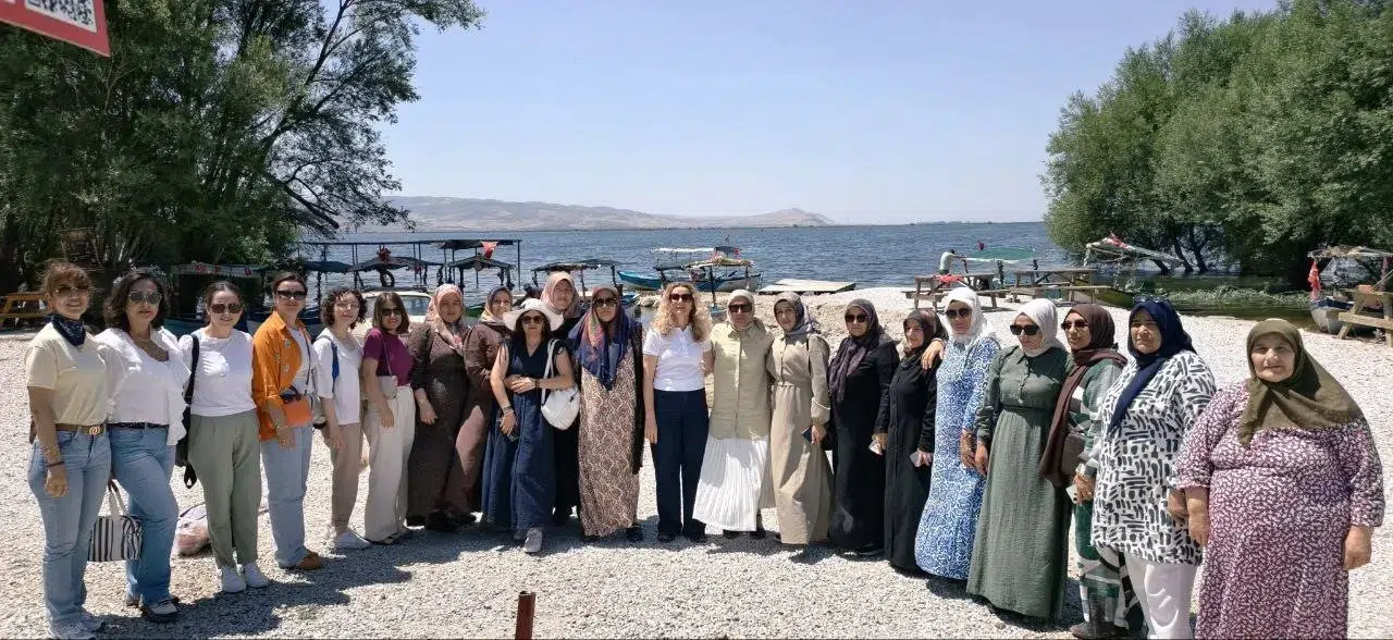 Kalem tutan eller şimdi doğayı keşfediyor: Kursiyer kadınların unutulmaz Çivril turu