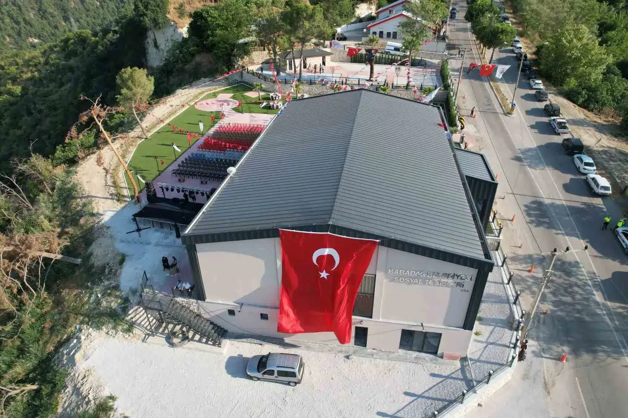 Babadağ’da çifte bayram: Sosyal tesisler ve modern stadyum hizmete girdi