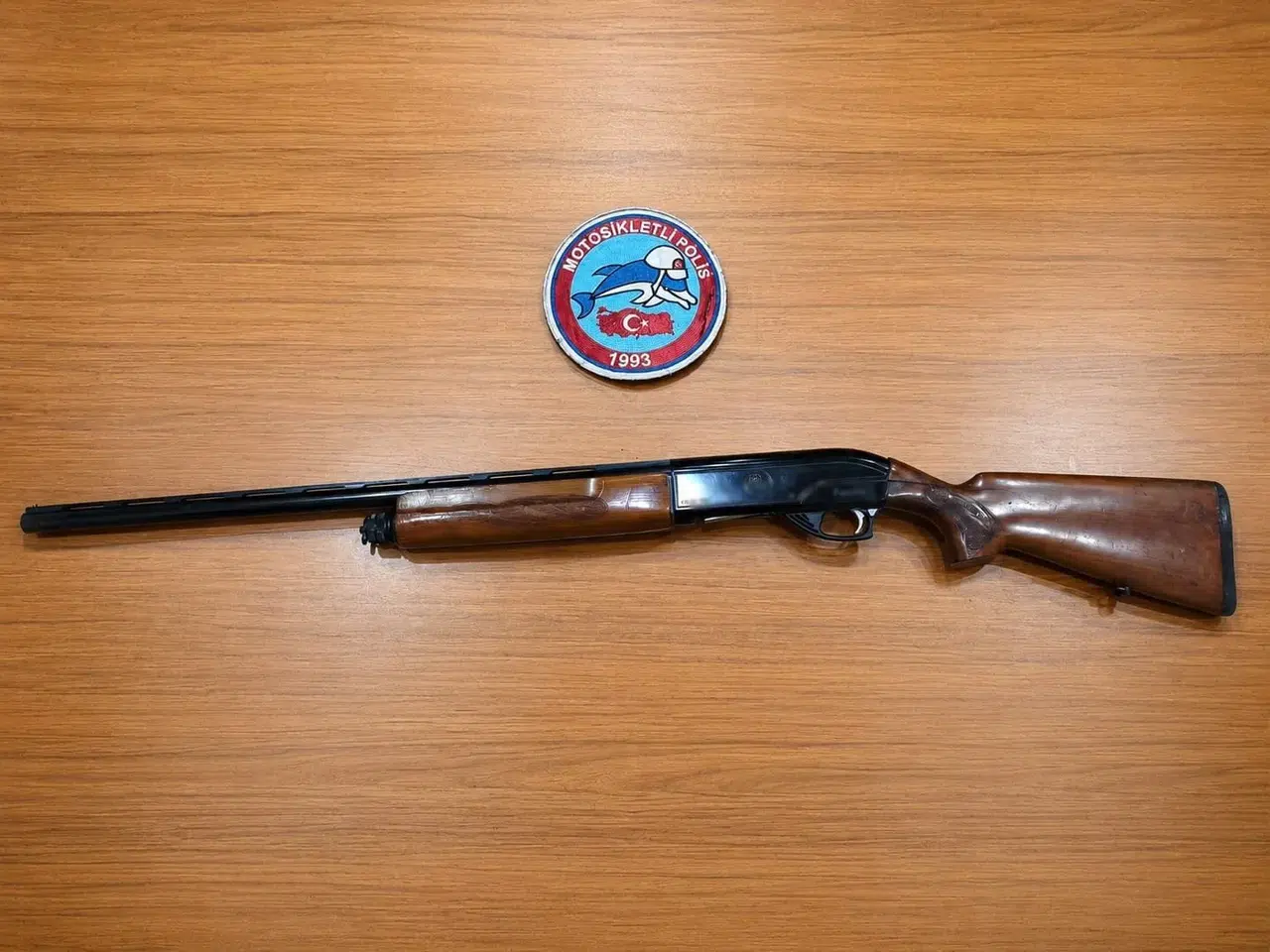 Afyonkarahisar’da güvenlik çemberi: 24 firari yakalandı, suç aletleri toplandı