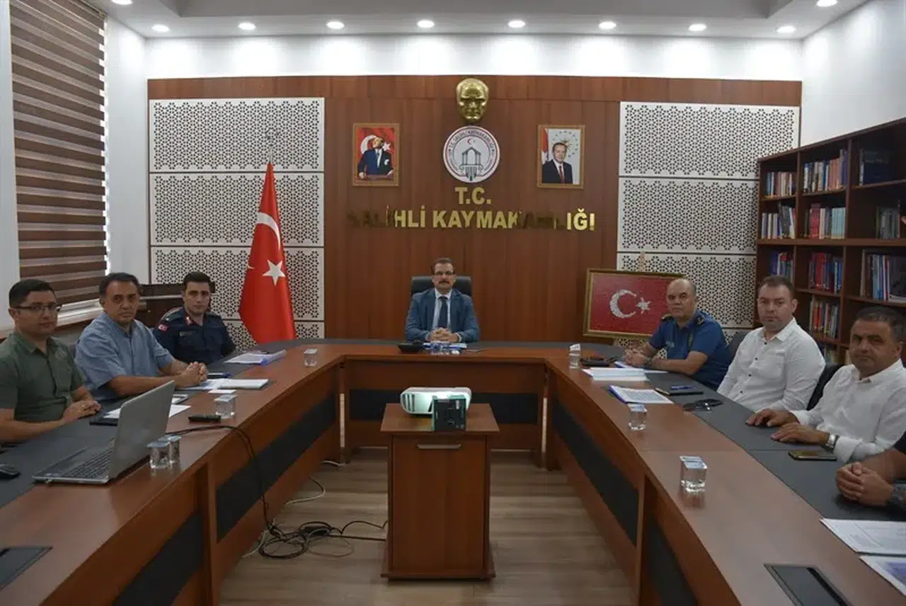 Salihli’de huzur operasyonu: Metruk binalar ve hurda araçlar için düğmeye basıldı