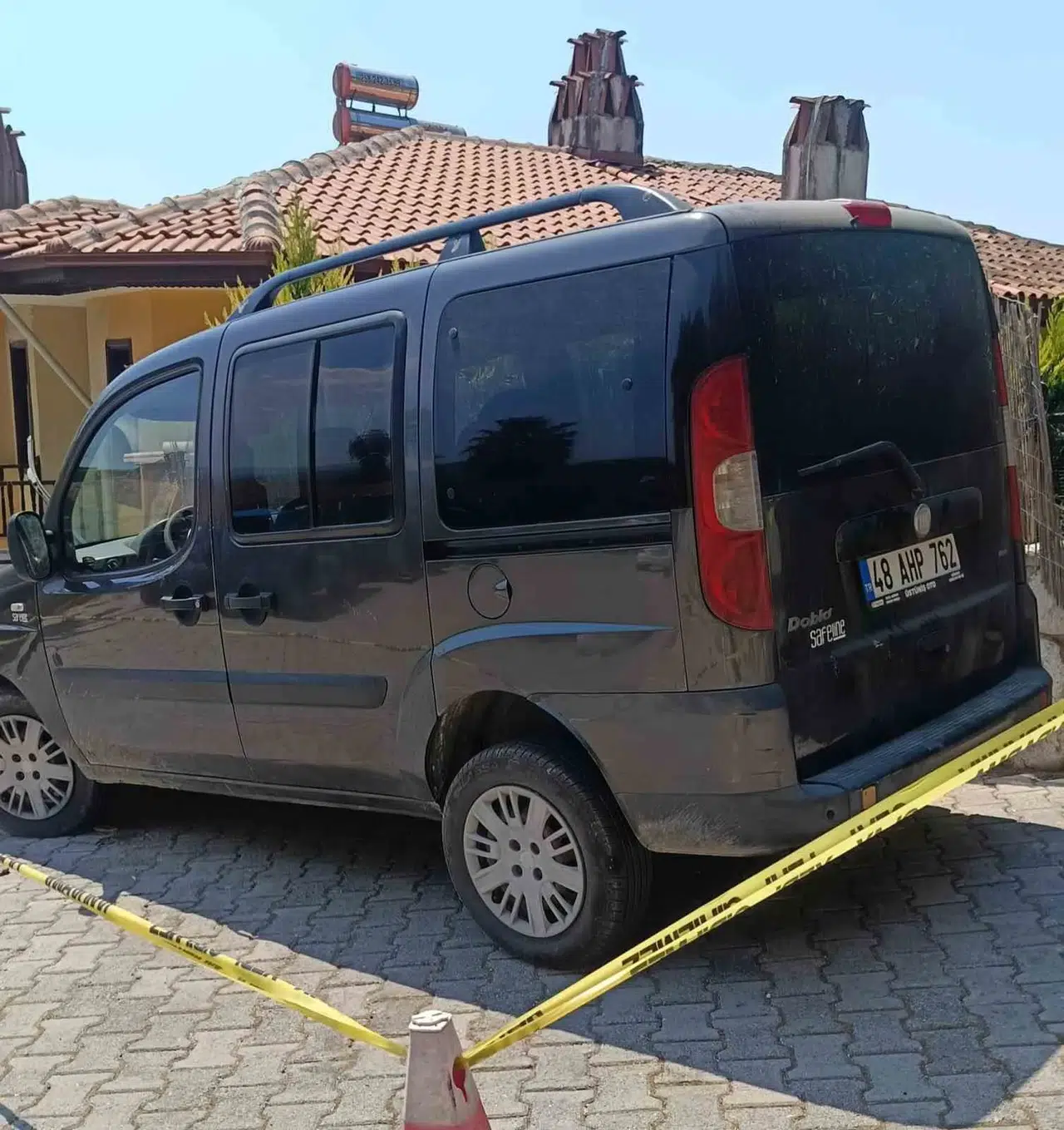 Gökova’da Oto Hırsızlığı: Çalınan Araç, Mahallenin Göbeğindeki Sitede Ortaya Çıktı